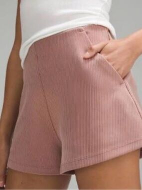 Lululemon Ribbed High-Waist Women’s Shorts in Twilight Rose Size 6